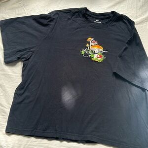 Nike T-Shirt
SIZE XXL